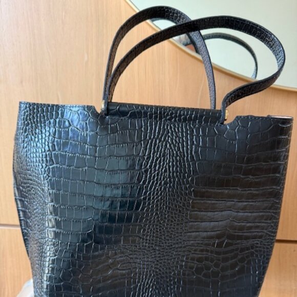 Almost New Chic Black Crocodile Pattern Leather Tote Bag - Picture 2 of 8